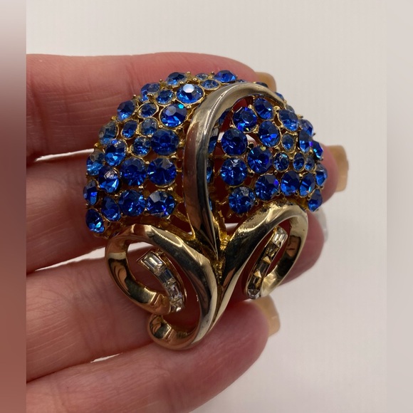 CORO Signed Blue Rhinestone Vintage Brooch Gorgeous 💙Host Pick💙 - Picture 3 of 8